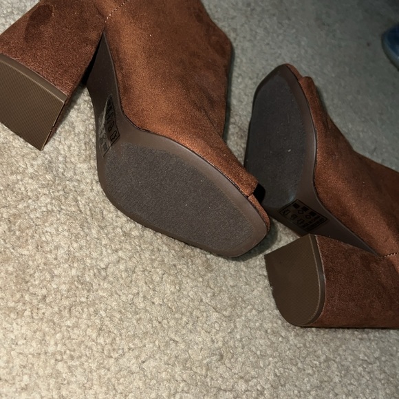 Cognac Booties 🤎 - Picture 4 of 9